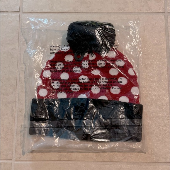 New DISNEY Minnie and Mickey Heart knit beanie, NWT - Picture 2 of 2